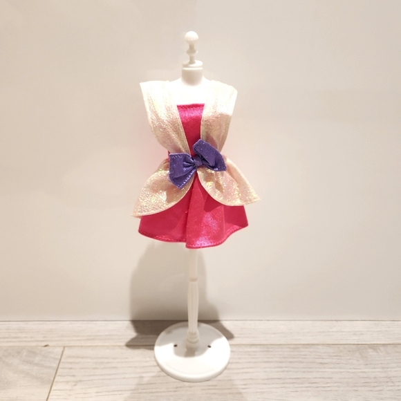 5/$20  1996 Barbie 6 Fashions Dress - Picture 1 of 4